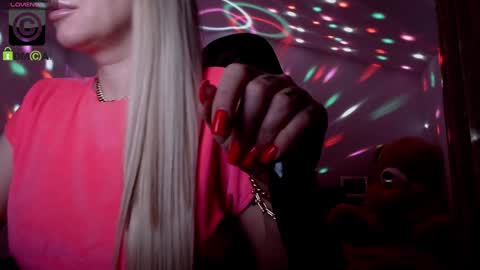 Snapshot of sonyadevon chatting on December 31, 6:02 pm Sonia online show from December 31, 6:02 pm