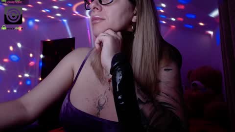 Snapshot of sonyadevon chatting on December 17, 4:56 am Sonia online show from December 17, 4:56 am