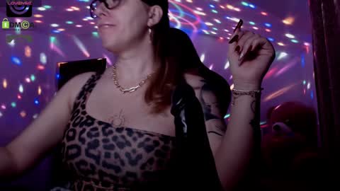 Snapshot of sonyadevon chatting on December 9, 4:01 am Sonia online show from December 9, 4:01 am