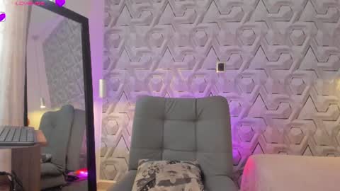 sophie online show from June 24, 5:12 pm