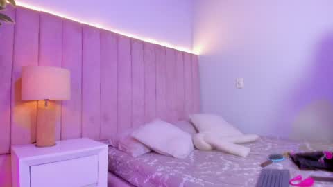 sophi_cooper29 online show from June 23, 9:13 pm