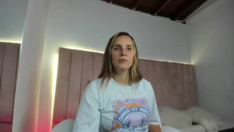sophi_cooper29 online show from August 3, 7:30 pm
