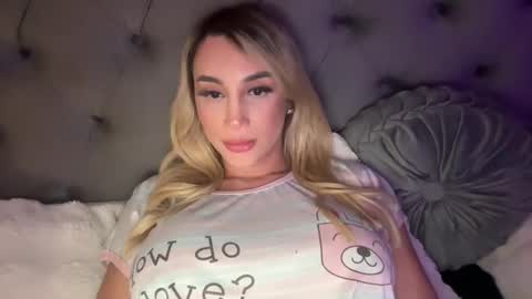 sophiagrcc online show from November 24, 6:04 am