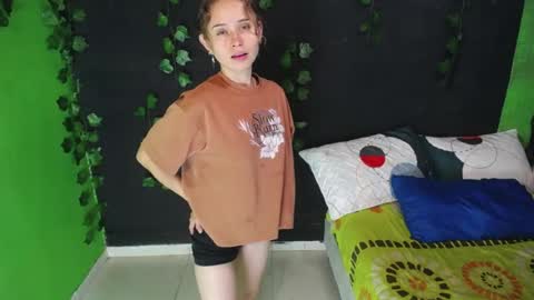 sophiamiller6 online show from July 30, 1:56 pm