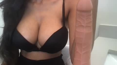 Snapshot of sophiaraexx chatting on October 17, 3:15 pm Sophia online show from October 17, 3:15 pm