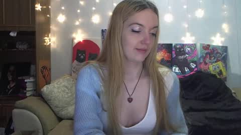 Snapshot of sophiasonata chatting on February 19, 4:33 pm SophiaSonata online show from February 19, 4:33 pm