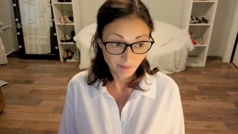 Snapshot of sophie_caring chatting on October 12, 12:29 pm Sophie online show from October 12, 12:29 pm