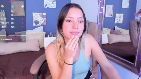 Snapshot of sophie_demoiselle chatting on October 10, 3:17 pm online show from October 10, 3:17 pm