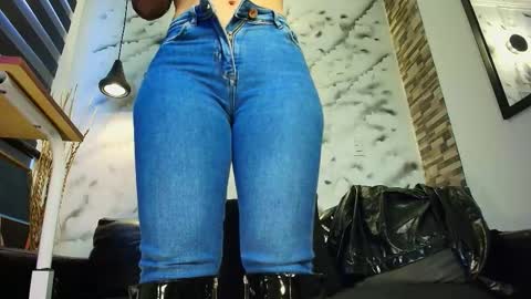 Snapshot of sophie_littles chatting on October 17, 1:03 pm Sophie online show from October 17, 1:03 pm