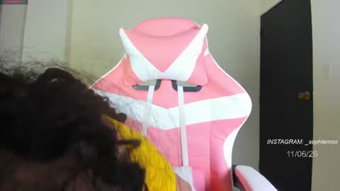 Sophie online show from June 11, 12:35 pm
