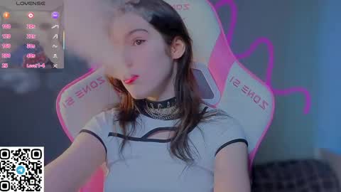 sophie_nomenal_ online show from May 3, 3:15 pm