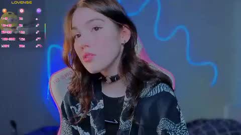 sophie_nomenal_ online show from June 20, 10:41 am