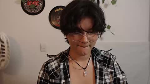 Snapshot of sophie_ross1 chatting on September 29, 3:22 am Sophie online show from September 29, 3:22 am
