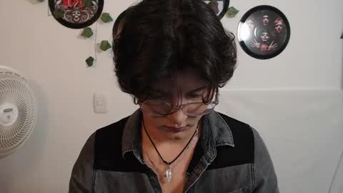 Snapshot of sophie_ross1 chatting on September 28, 3:13 am Sophie online show from September 28, 3:13 am
