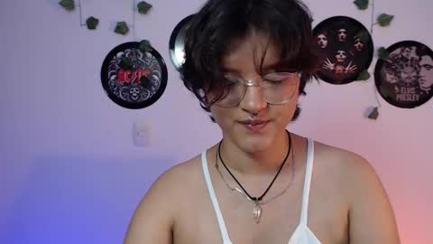 Snapshot of sophie_ross1 chatting on October 18, 1:08 am Sophie online show from October 18, 1:08 am