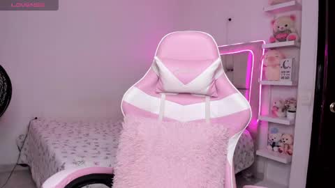 Sophie online show from May 7, 5:23 am