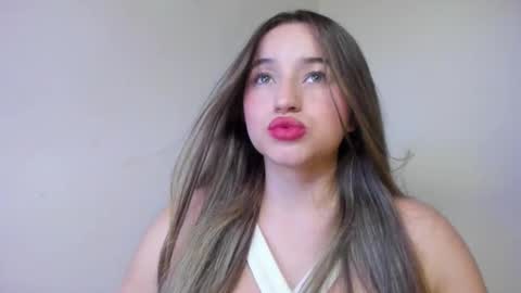 sophie_spencer1 online show from December 15, 3:23 am