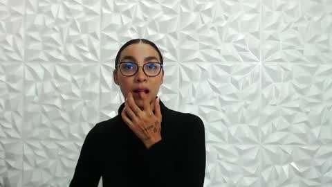 sophie_willow online show from May 1, 7:28 pm