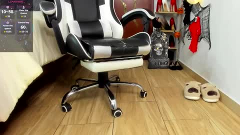 Snapshot of sophiebaker__ chatting on October 13, 12:24 am sophiebaker__ online show from October 13, 12:24 am