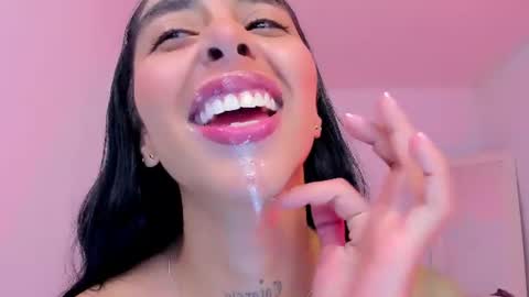 sophierooy online show from June 24, 11:59 pm