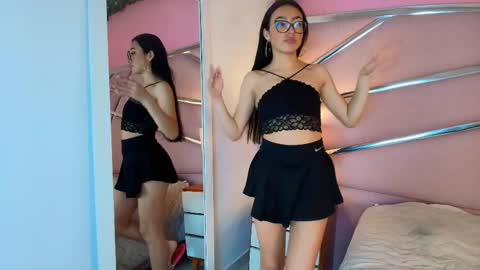 Snapshot of sophievelle chatting on October 16, 3:47 pm sophievelle online show from October 16, 3:47 pm