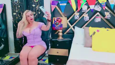 SophieWinslow online show from July 8, 12:29 pm