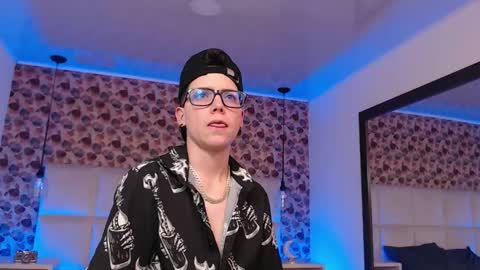 spencerm_ online show from October 19, 8:33 pm