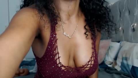 Snapshot of spicyangie chatting on September 25, 5:17 am Im Angela online show from September 25, 5:17 am