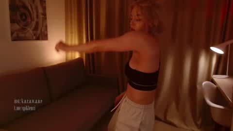 Elizabeth online show from February 26, 5:52 pm