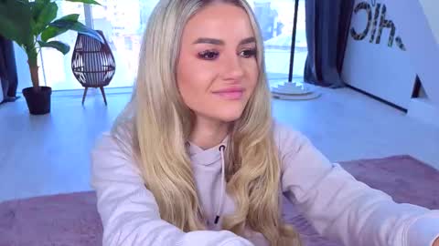 Anna online show from October 10, 10:42 am