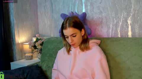 Stacey GMT5 Mo Tu We Th Fr Sa 3am -10am online show from December 19, 12:59 am