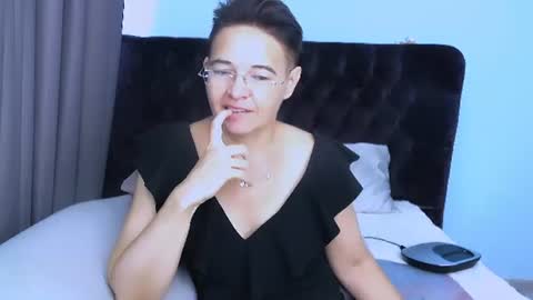 staceydarling online show from July 28, 6:22 am