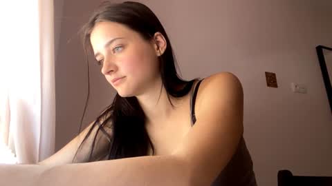 Lola online show from July 9, 11:45 am