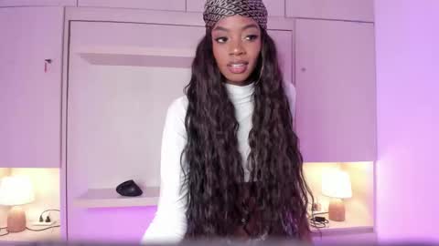 stefannyevans_ online show from March 13, 2:18 pm