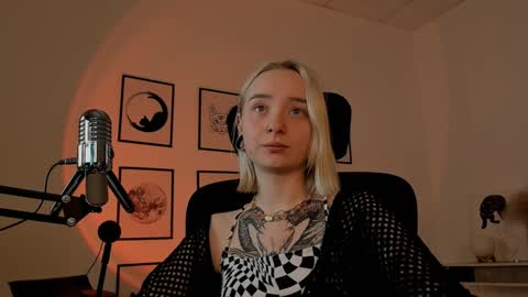 u honny Stephanie online show from December 17, 3:28 pm