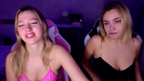 Stefany and Bettany online show from November 21, 6:10 pm