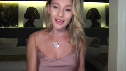 Snapshot of stella_loveu chatting on October 13, 2:20 pm Stella online show from October 13, 2:20 pm
