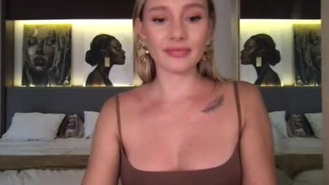 Snapshot of stella_loveu chatting on September 11, 8:14 am Stella online show from September 11, 8:14 am