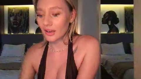 Snapshot of stella_loveu chatting on September 12, 8:34 am Stella online show from September 12, 8:34 am