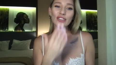 Snapshot of stella_loveu chatting on September 24, 12:48 pm Stella online show from September 24, 12:48 pm