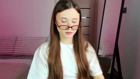 Snapshot of stella_sunny chatting on October 9, 6:01 pm stella_sunny online show from October 9, 6:01 pm