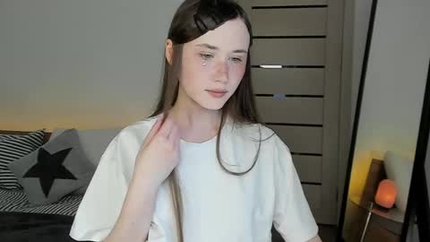 stella_sunny online show from May 15, 1:33 am