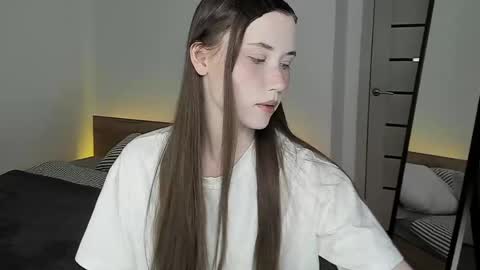 stella_sunny online show from May 11, 12:02 am