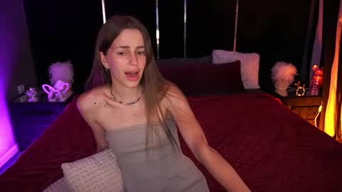 stellahoneywell online show from July 6, 3:03 pm