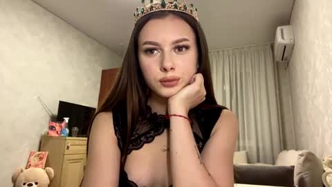 Stephani online show from April 29, 5:30 pm