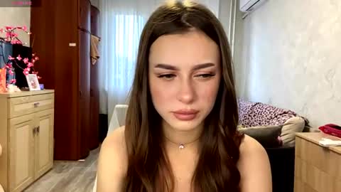 Stephani online show from June 24, 4:06 pm