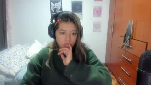 Stephanie  online show from May 1, 3:10 am