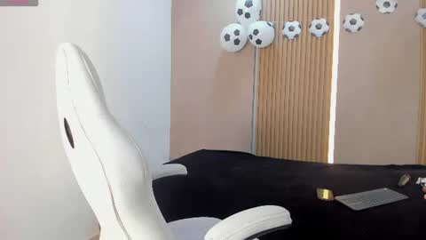 Stephany online show from June 20, 8:12 pm