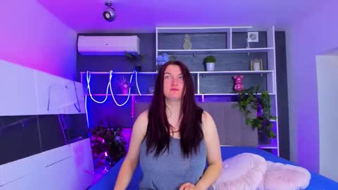 Stephie online show from May 4, 5:22 am