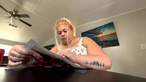 stitch_liss online show from May 16, 8:52 pm